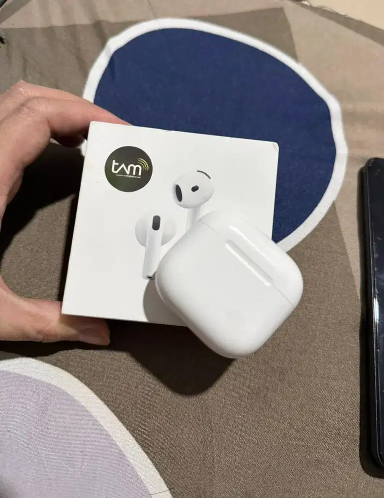 Apple AirPods 4 with ANC
