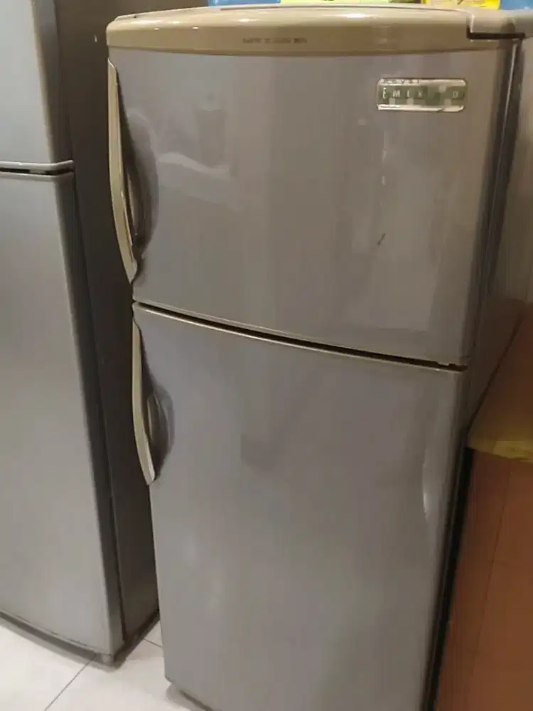 Kulkas 2 pintu Sanyo