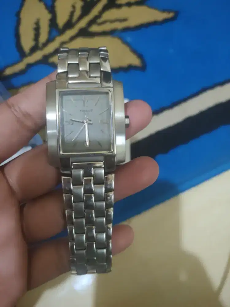 Jam merk Tissot