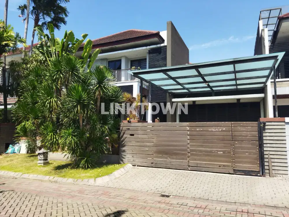 Dijual Rumah Tropical House Design di Graha Famili Surabaya Barat