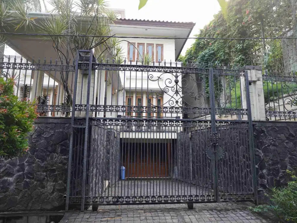 Rumah 3 lantai di komplek Kijang Kencana Kemanggisan Palmerah 9 miliar
