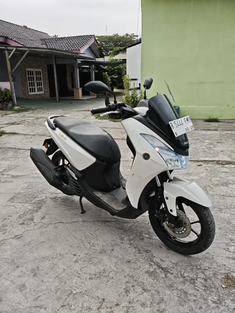 YAMAHA LEXY 2022 PUTIH