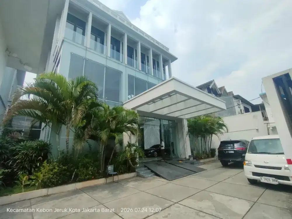 Gedung 4 Lantai Luas & Strategis di Kebon Jeruk Jakarta Barat