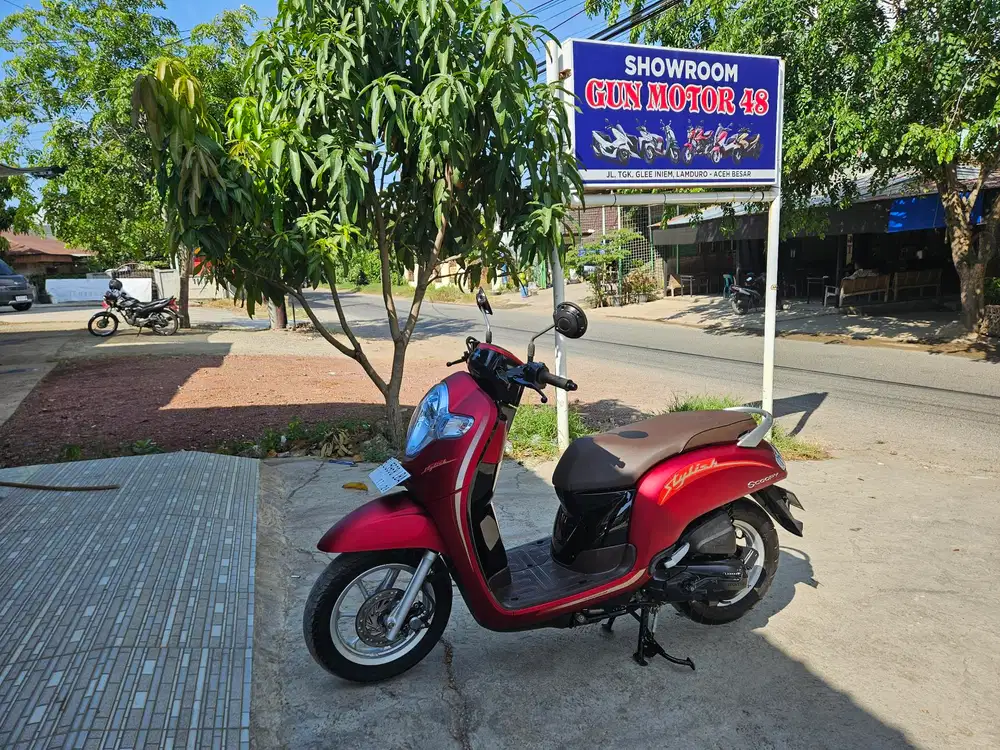 Di jual honda scoopy tahun 2018