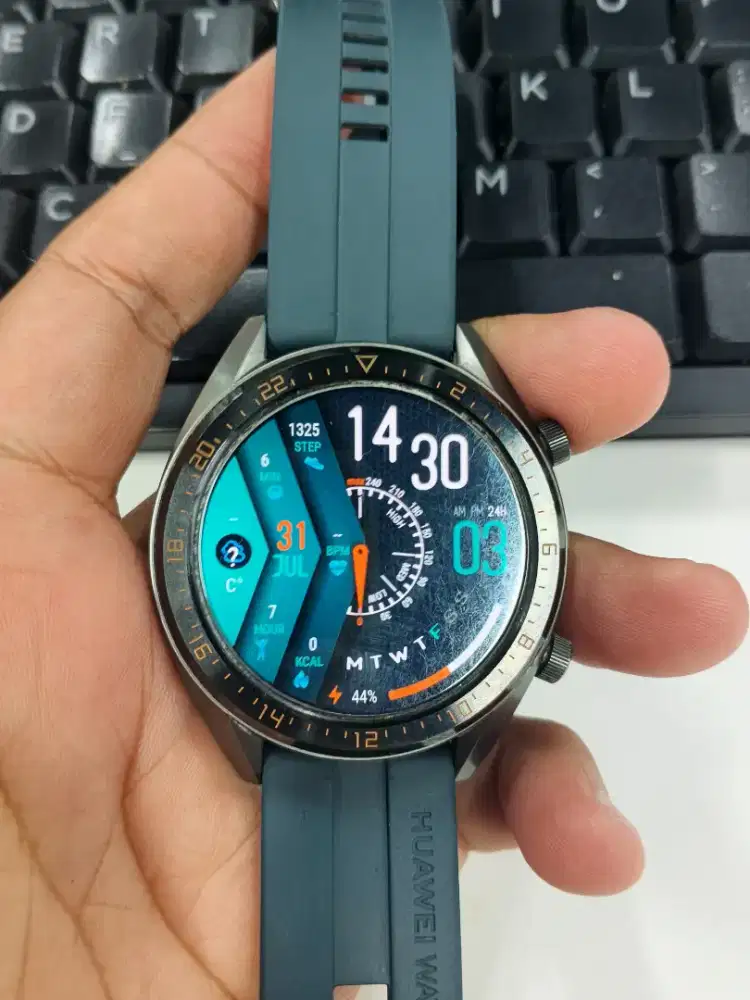 Jam Huawei GT 1