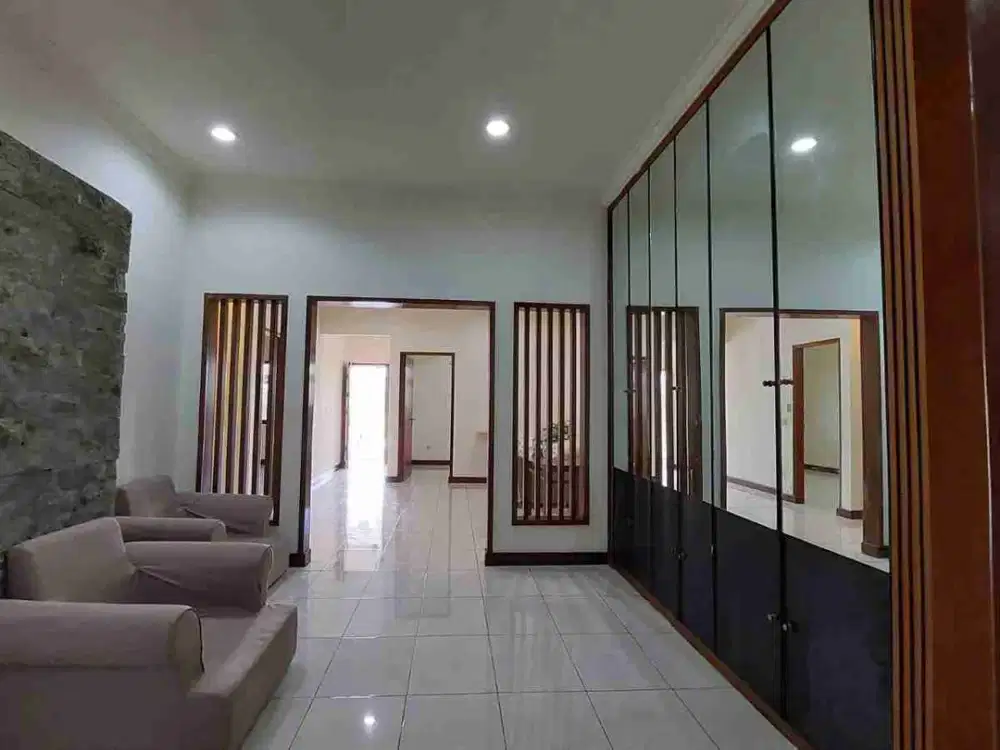 RUMAH VIEW SAWAH TENGAH KOTA DEKAT SEKOLAH & TRANSMALL BALI.