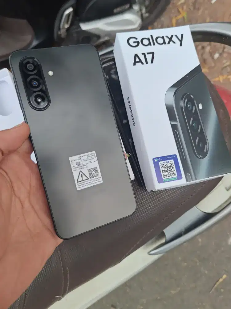 Samsung a17 4g 8/128 like new tanpa minus