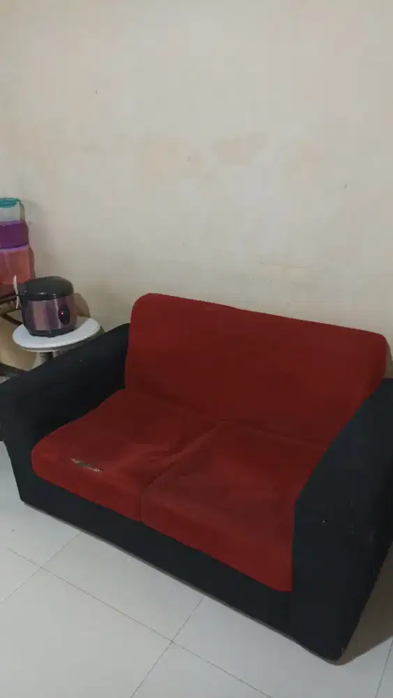 Sofa 2 Dudukan Kokoh, Minus Sobek Sedikit