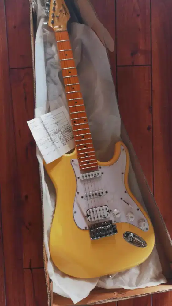 Scorpion SS-120 Deluxe Series Light Yellow Original