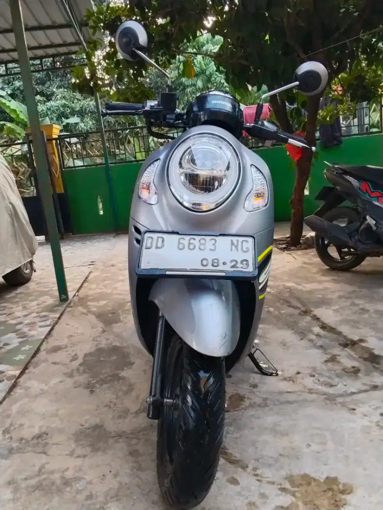Jual motor scoopy hitam silver pengeluaran tahun 2024