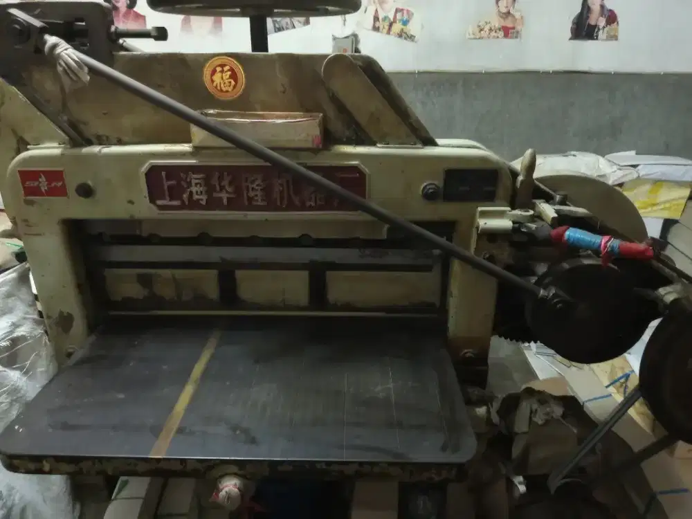 Mesin potong kertas DQ201 , paper cutting machine bekas