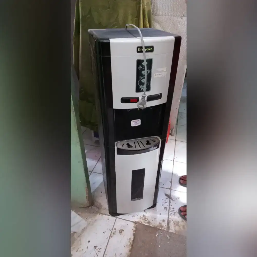 Dispenser galon bawah