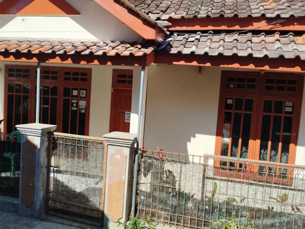Dikontrakan per tahun satu unit rumah siap huni