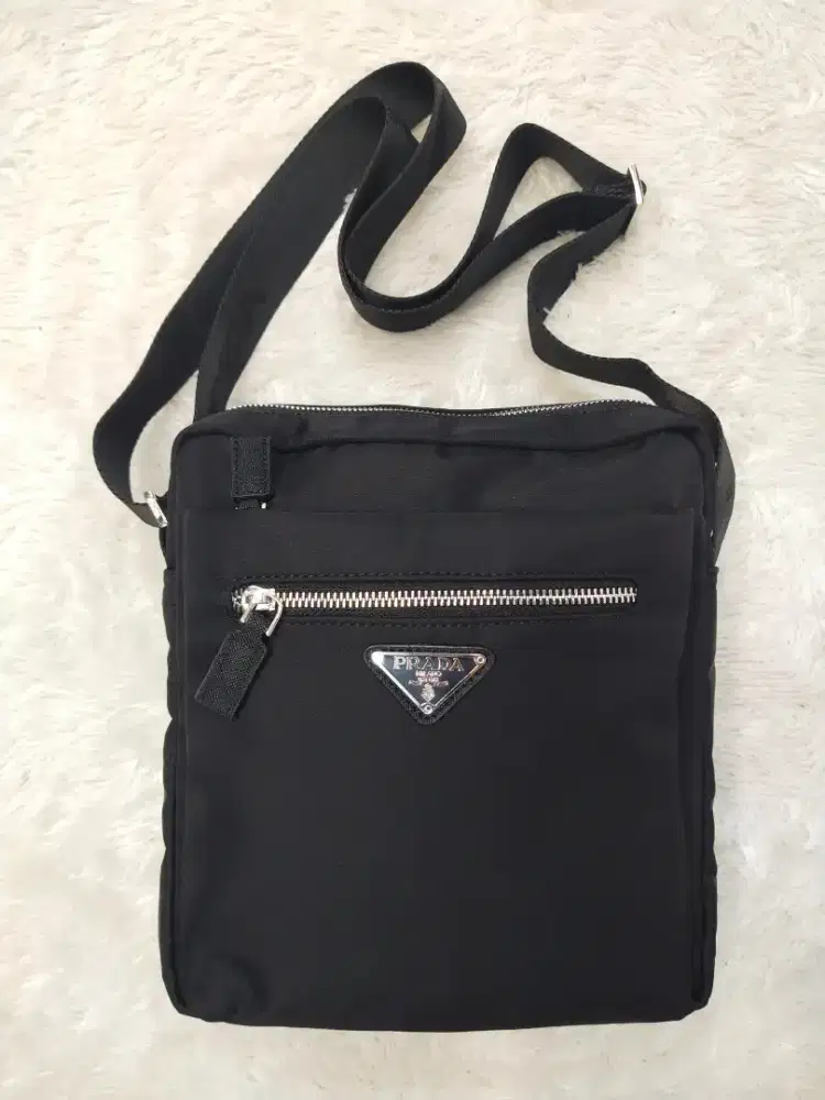 Luxury PRADA slingbag paling keren dan elegan banget