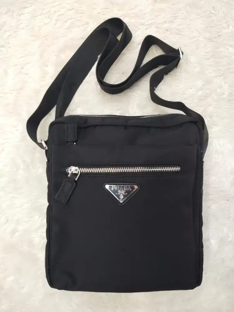 Luxury PRADA slingbag paling keren dan elegan banget