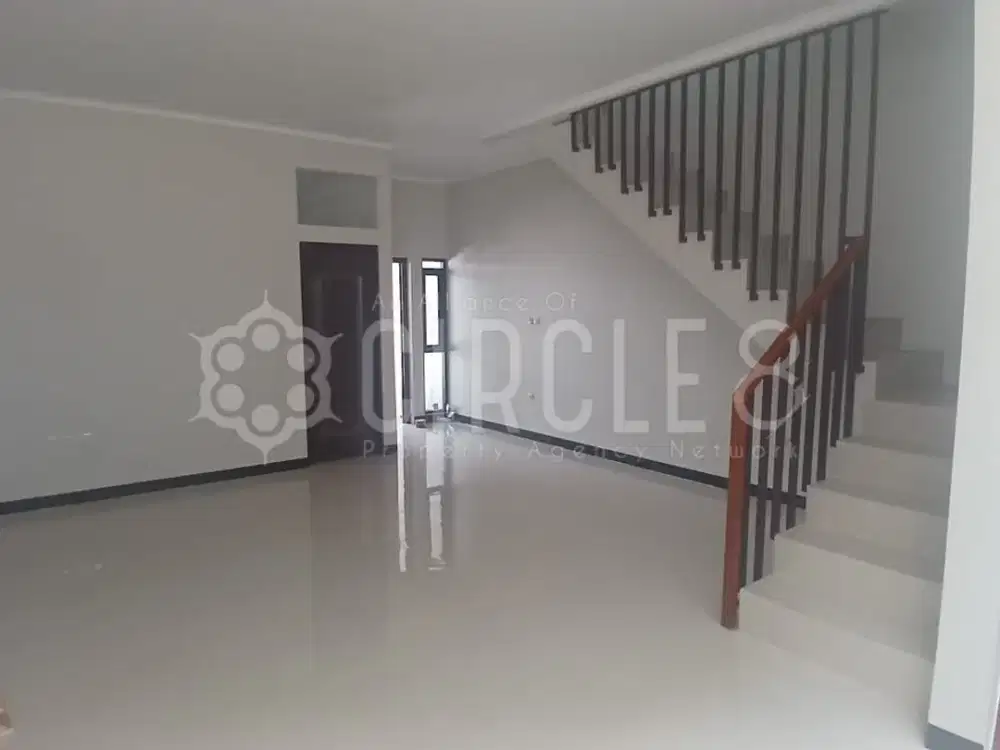 Rumah Siap Huni, Sudah Semi Furnish Di Kawasan Taman Kopo Indah, Bandung