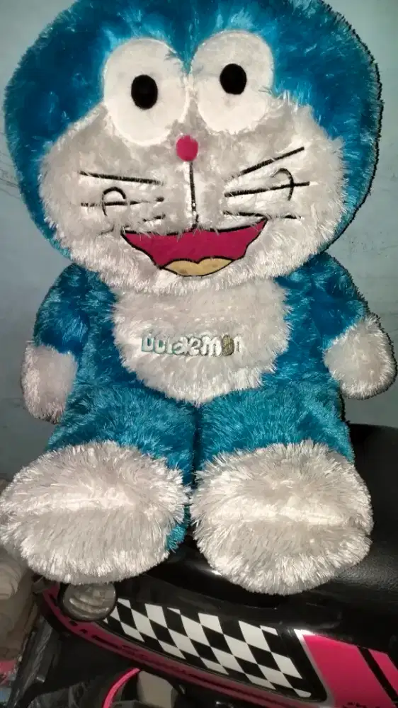 Boneka Doraemon warna biru