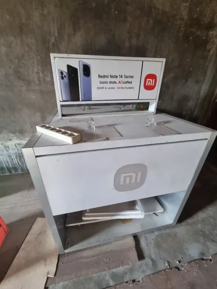 Rak HP masi hidup lampu
