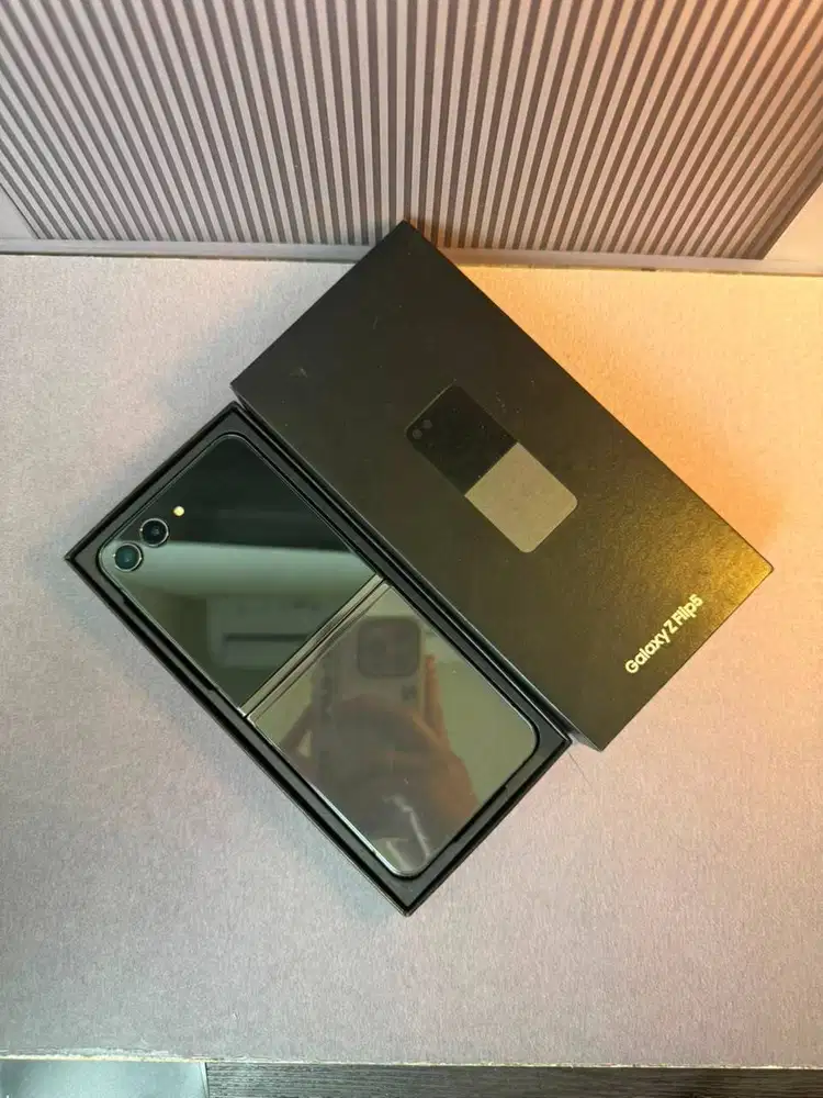 Samsung Galaxy Z Flip5 8/256gb Resmi Indonesia