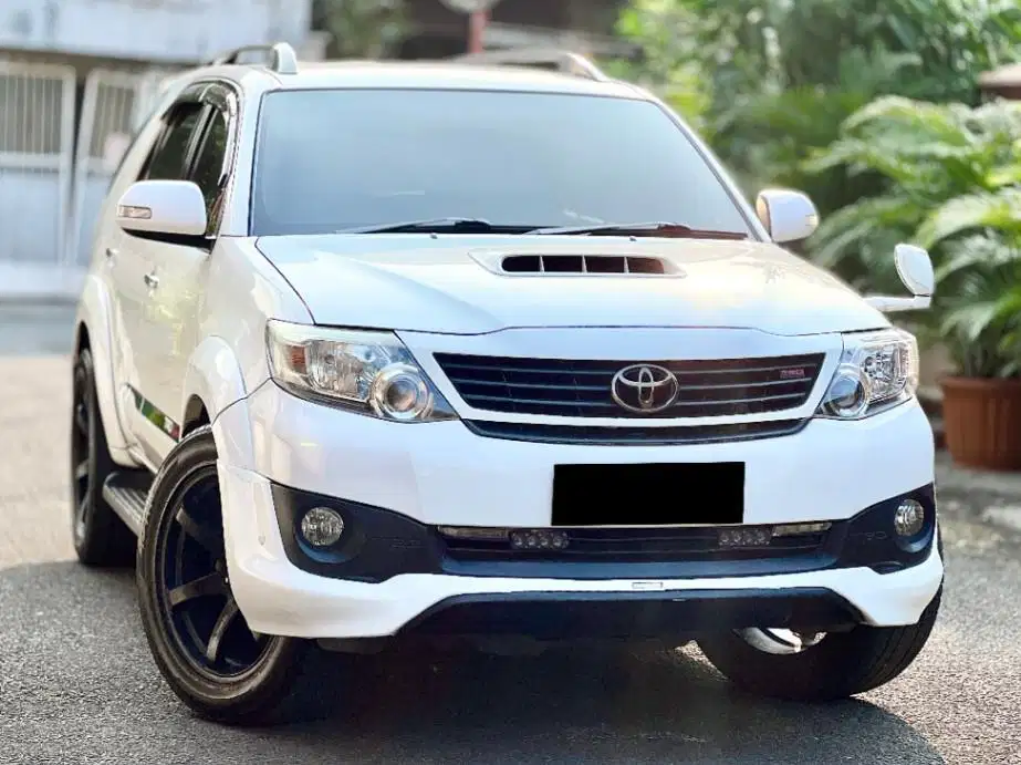 Toyota Fortuner Diesel VNT TRD Matic 2014 Putih Met  No Genap 232 Jt