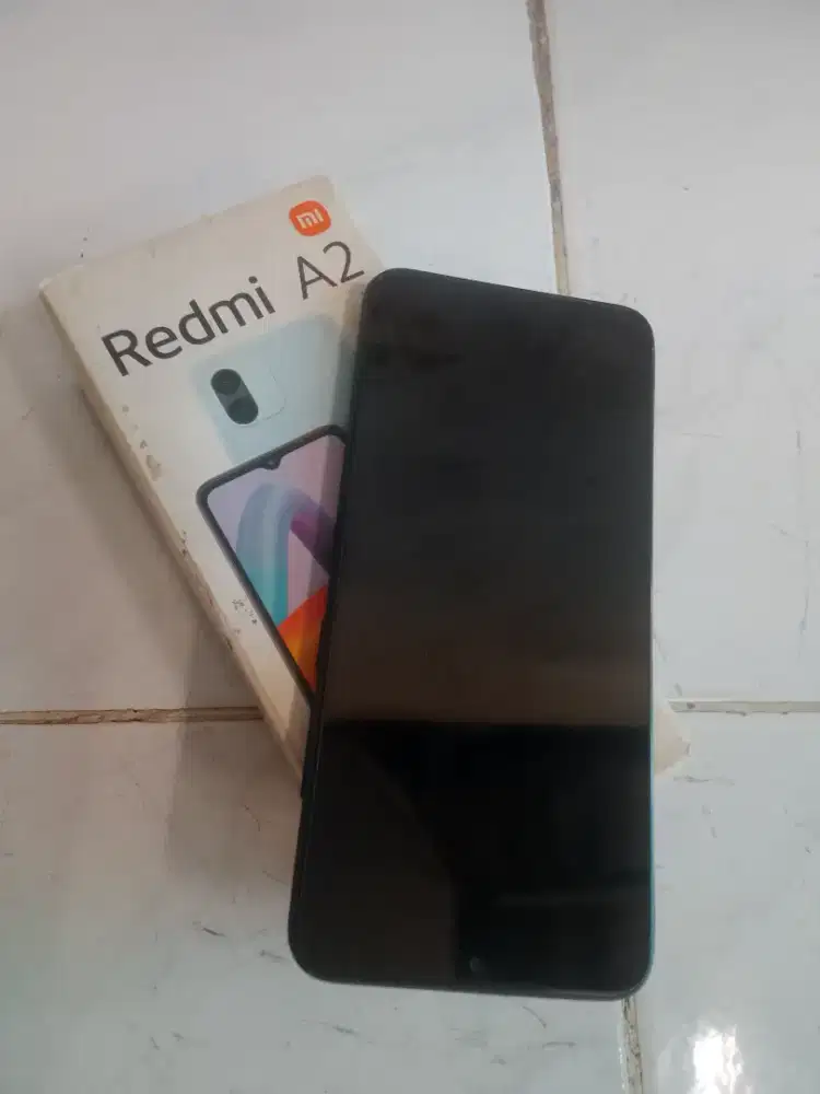 Aksesoris jual hape redmi A2 ram 3/32 minus matot.