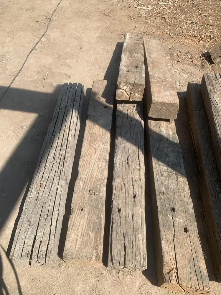 Bantalan Lori Kayu Ulin