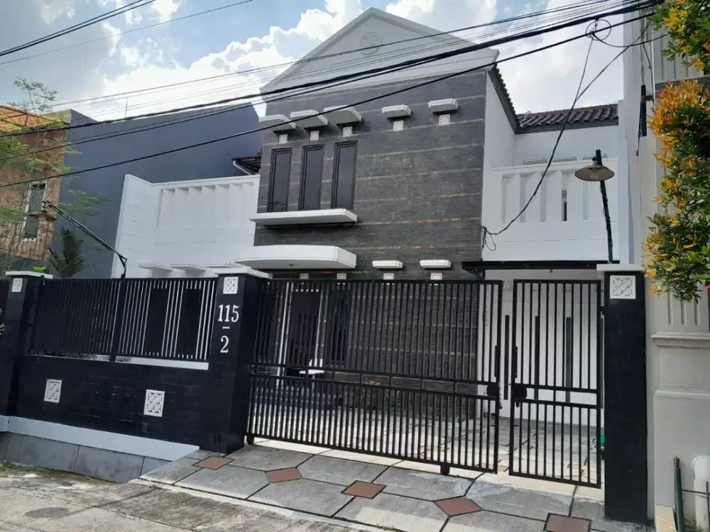 Siap huni Lokasi strategis dengan akses mudah , Disewakan Rumah 2 lantai di perumahan kavling dki meruya semi furnish di area yang strategis
