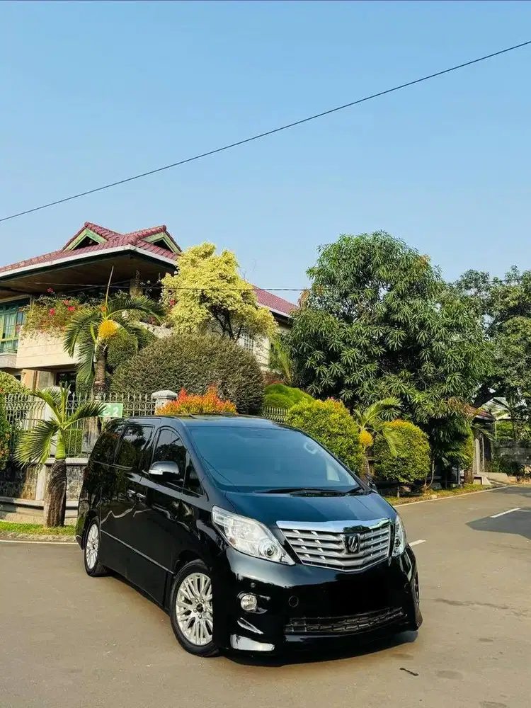 Toyota Alphard S CBU Low KM siap Pakai