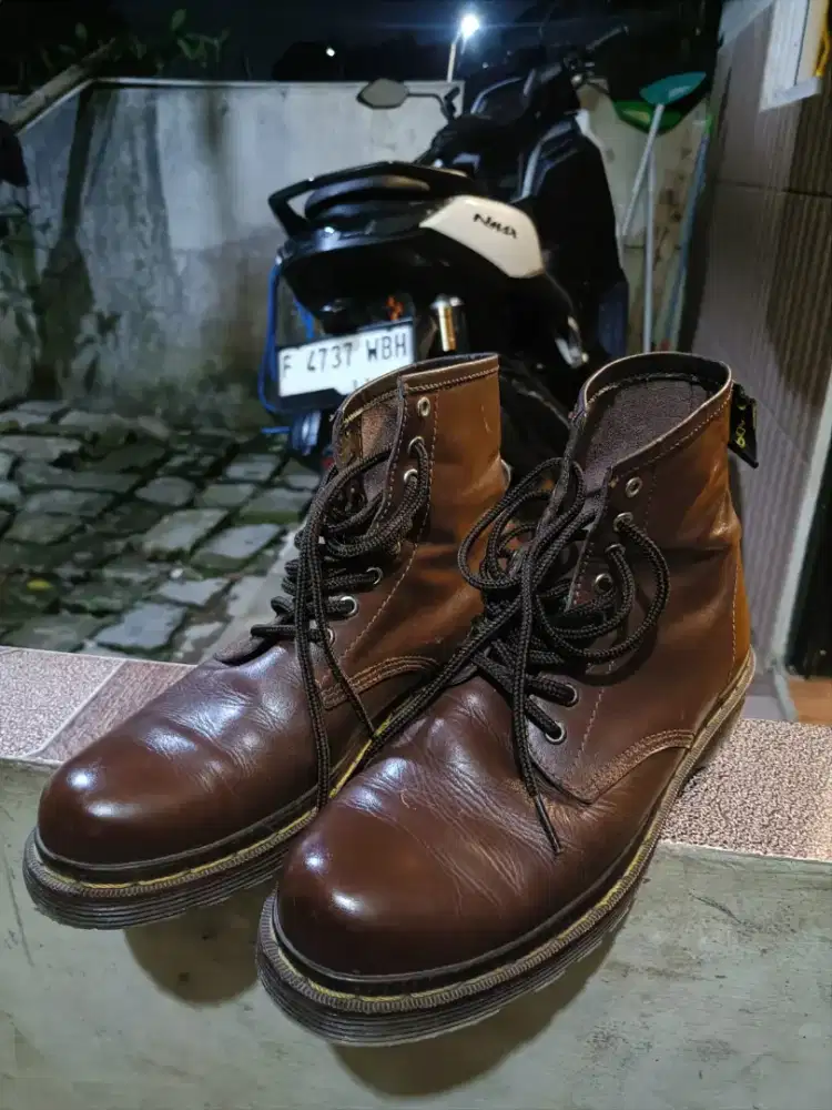 Sepatu boots pria