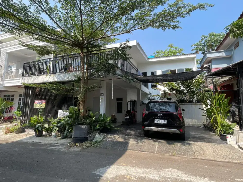 RUMAH ASRI DAN STRATEGIS DI TAMAN VENESIA SENTUL CITY