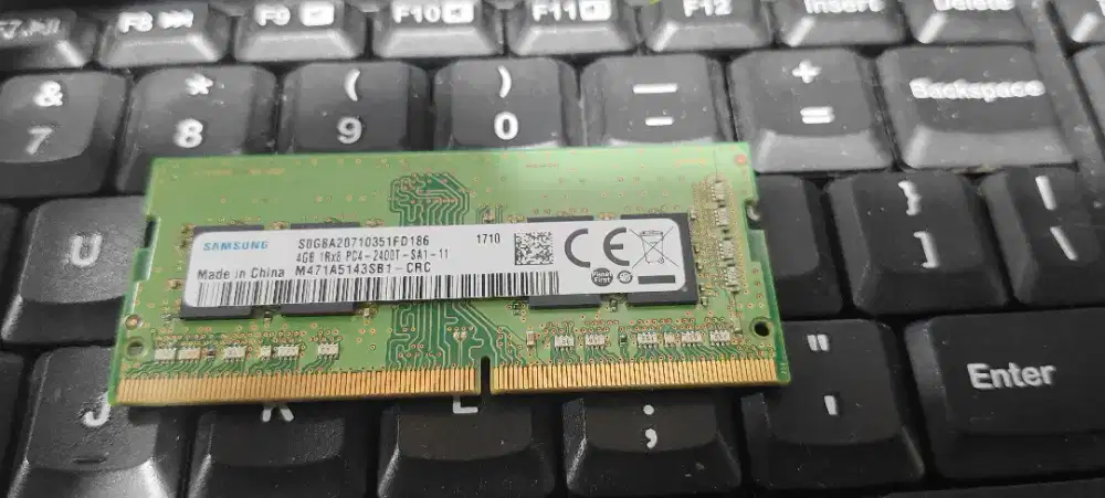 Ram laptop 4 GB DDR 4 dan ssd M. 2 128 GB