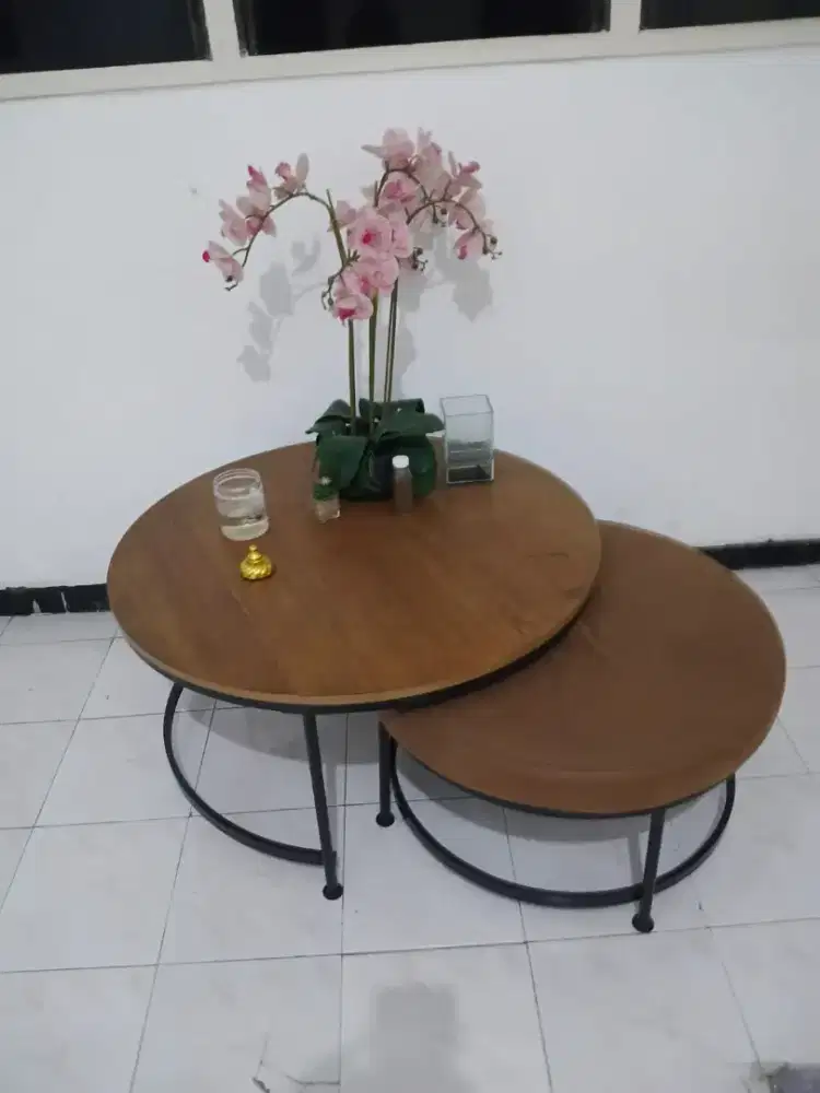 MEJA OVAL KAYU INFORMA