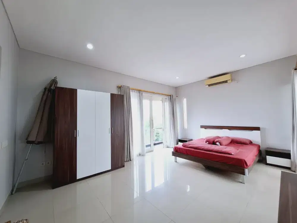 RUMAH MEWAH 2 LANTAI FULL FURNISHED DI HILLTOP, SENTUL CITY!