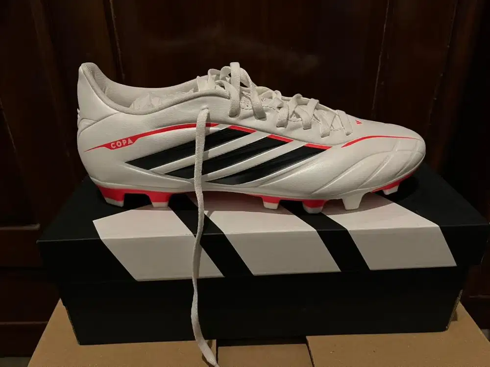 Sepatu bola adidas copa