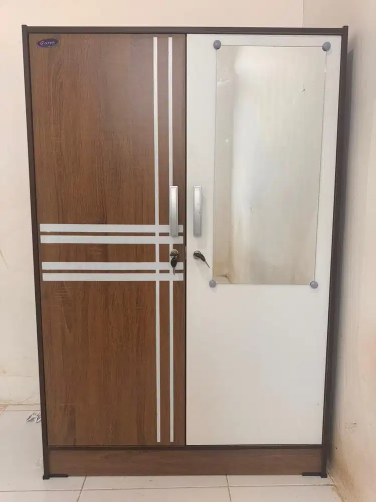 Jual rugi Lemari 2 Minggu pemakaian