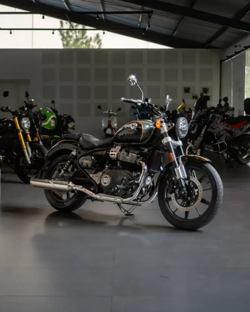 Royal Enfield Super Meteor 650 Intersellar Green 2023