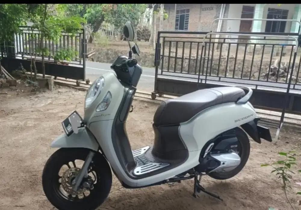 Honda Scoopy Prestige Putih istimewa