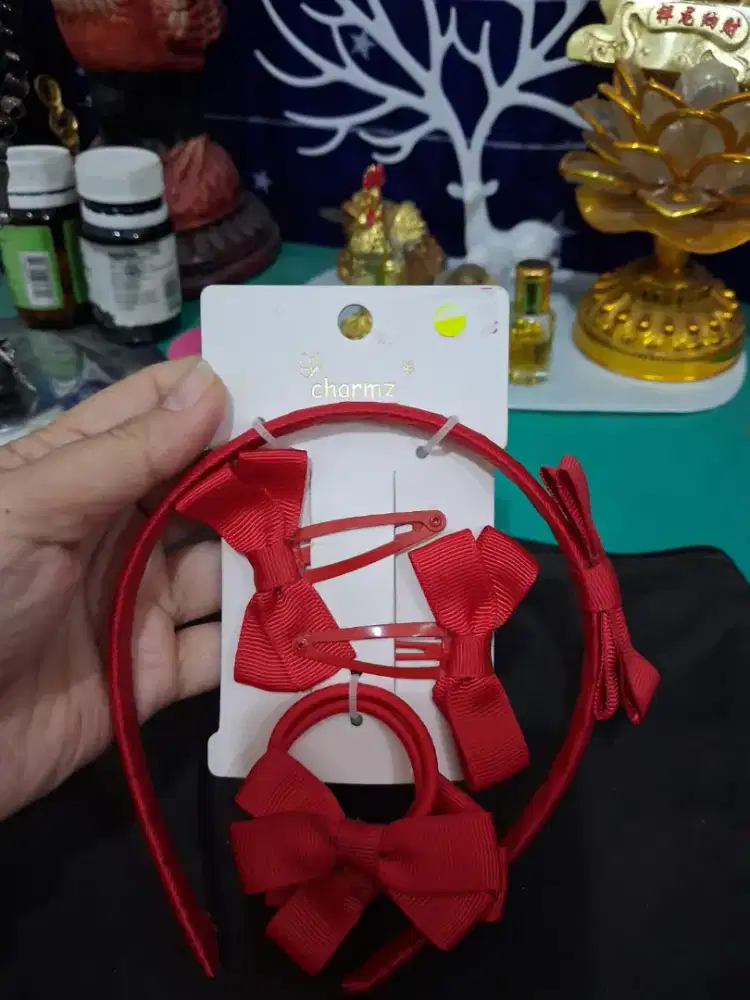 Bando dan 3 pita warna
Merah aksesoris wanita
Limited edition
Barang