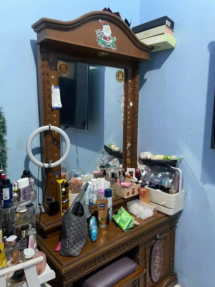 Meja Rias Kayu Kokoh