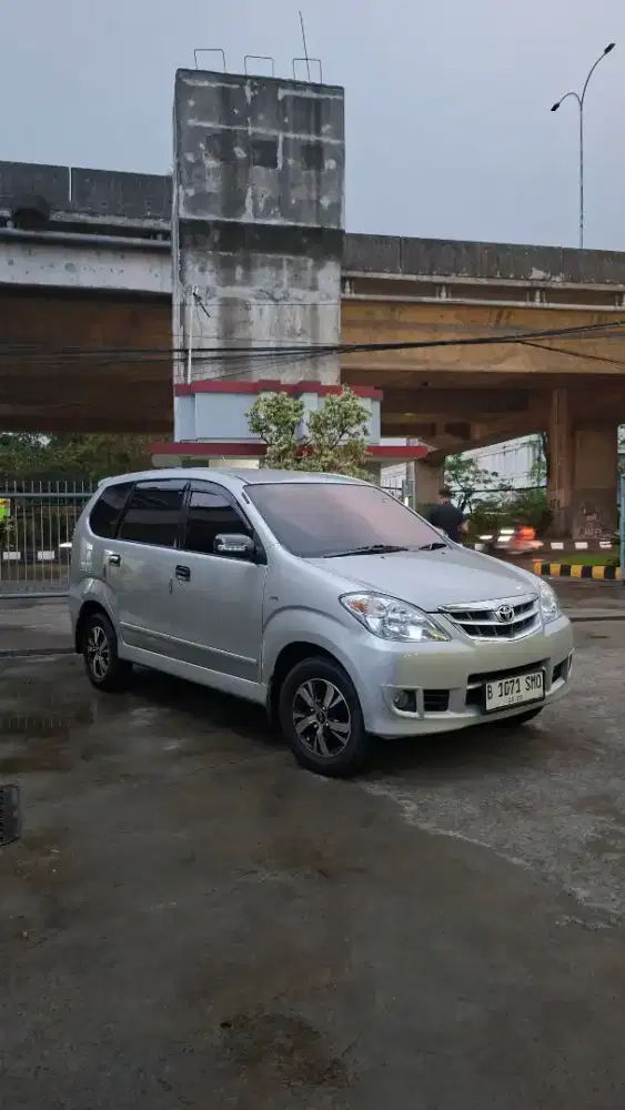 Toyota Avanza G AT 2011 low KM Bogor