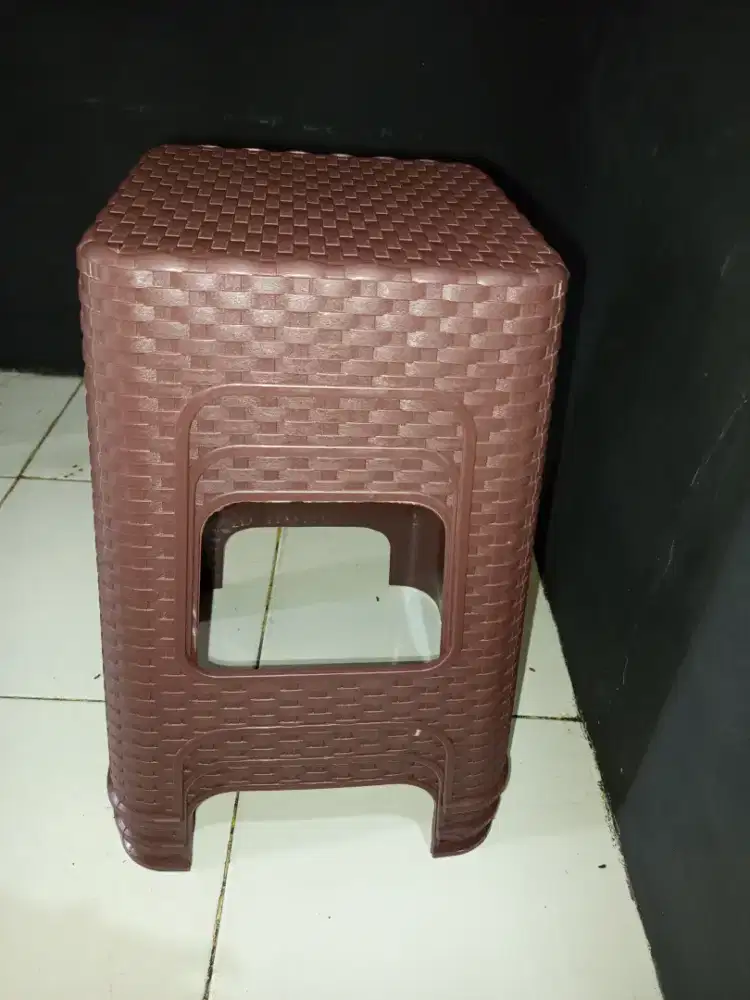 Bangku Plastik Anyam