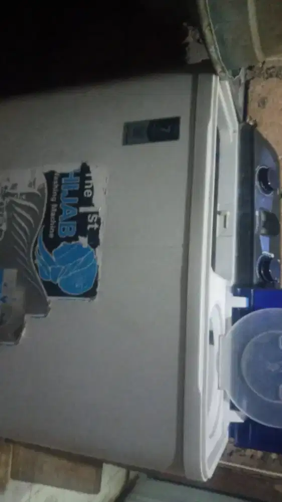 Mesin cuci merek Aqua