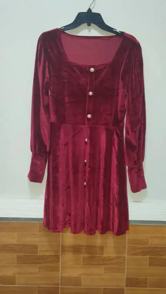 Dres maroon bahan bludru
