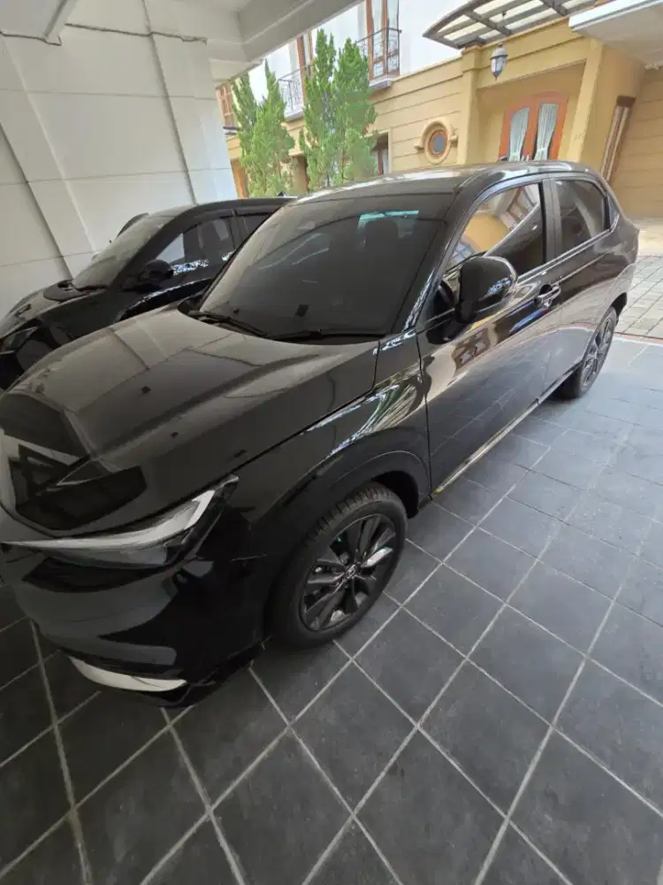 dijual Honda HRV RS HYBRID AT Hitam, Plat Ganjil, KM 9000