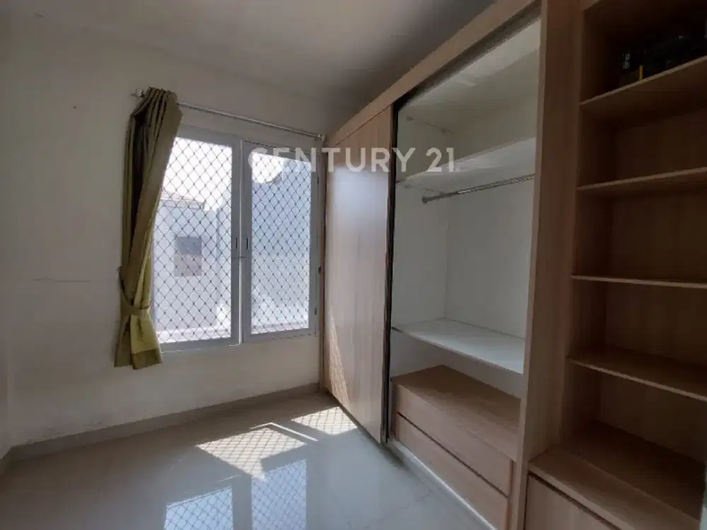 Dijual Rumah 2 Lantai  Semi Furnish Cluster Lasaine, JGC
