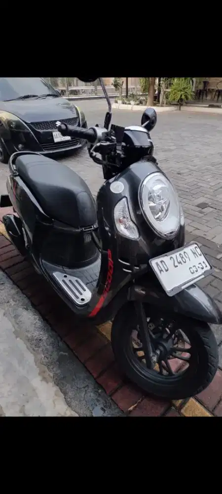 Scoopy 2021 hitam