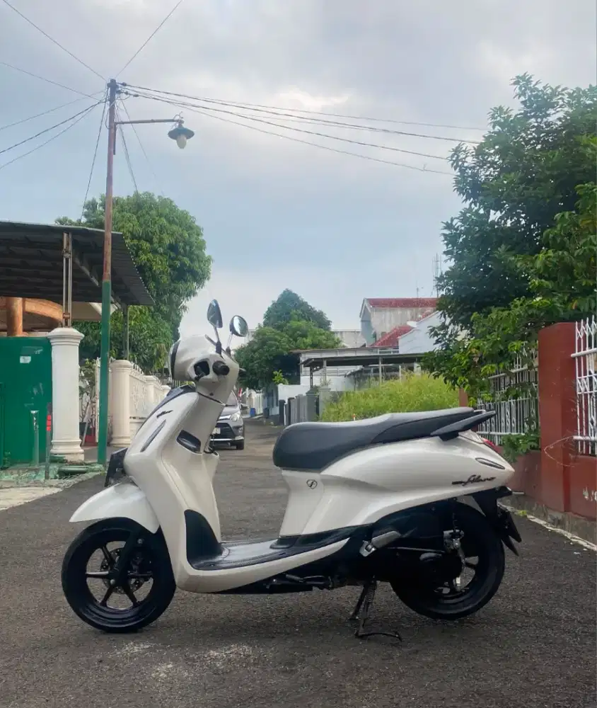 YAMAHA GRAND FILANO HYBRID-CONNECTED LUX 2023 LOW KM RECORD DEALER