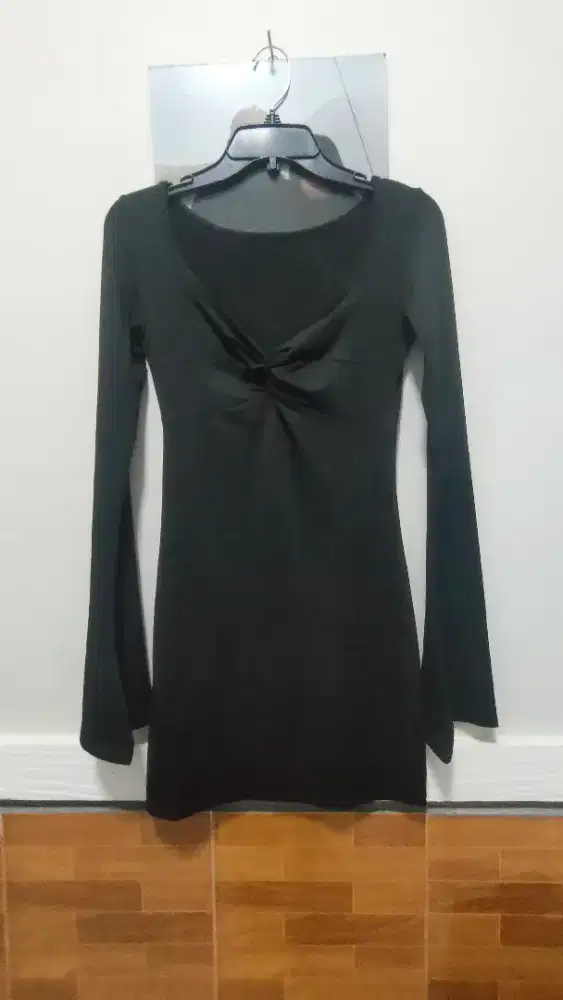 Dres hitam lengan panjang, ukuran XL