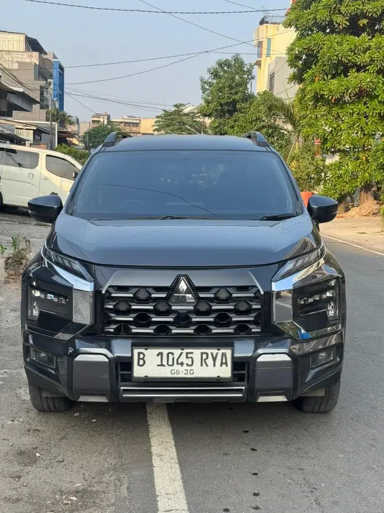Mitsubishi xpander cross 2025 like new