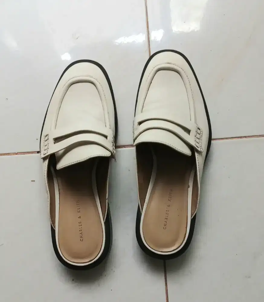 Sandal Charles n Keith
